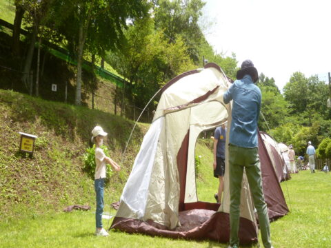 親子キャンプ教室「テント」の立て方や役立つロープワークを知ろう